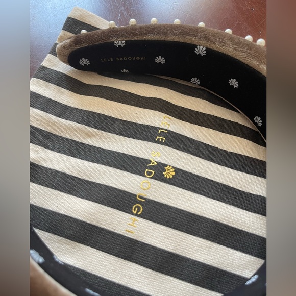 NWOT Lele Sadoughi Alice pearl headband - Picture 2 of 2